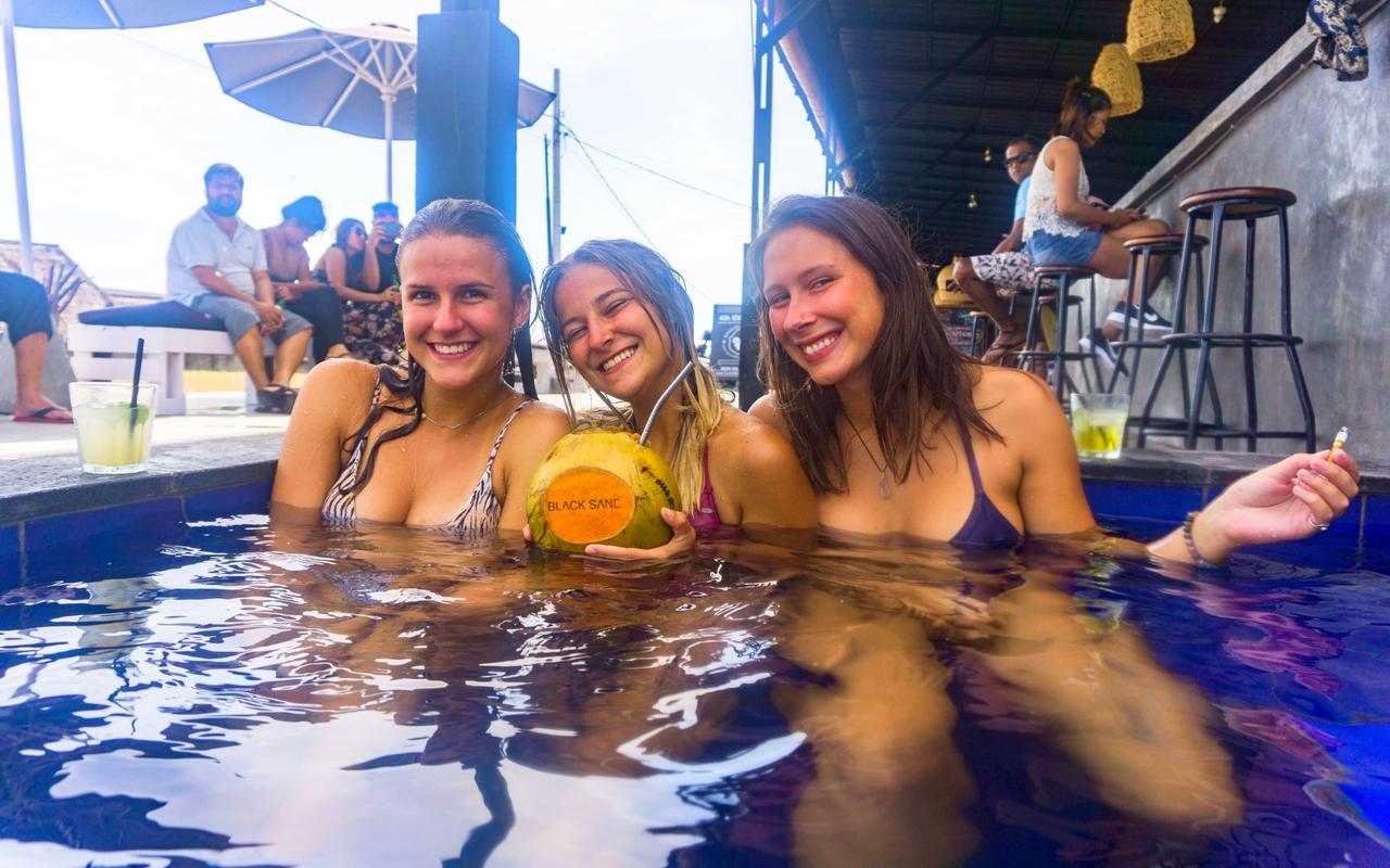 Canggu Beach Hostel Экстерьер фото