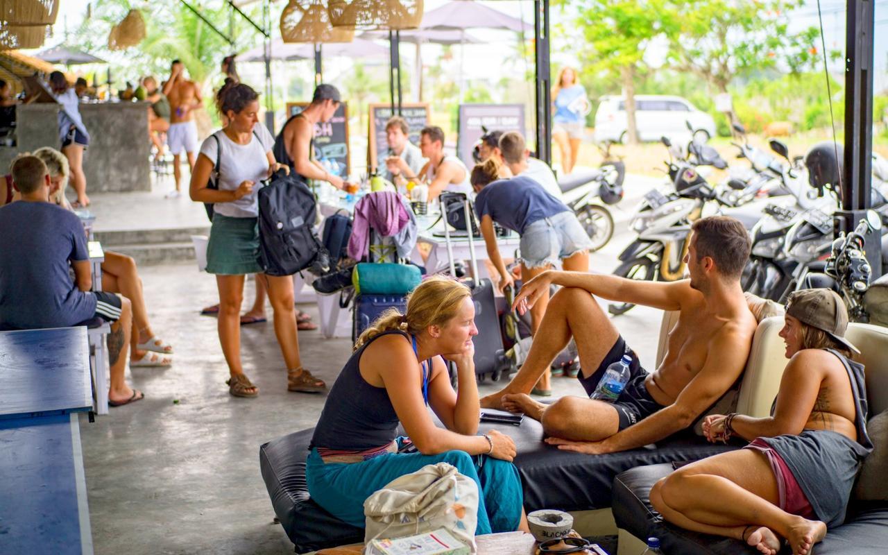 Canggu Beach Hostel Экстерьер фото